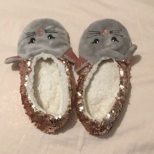 Girls/Women’s fluffy cat shoes